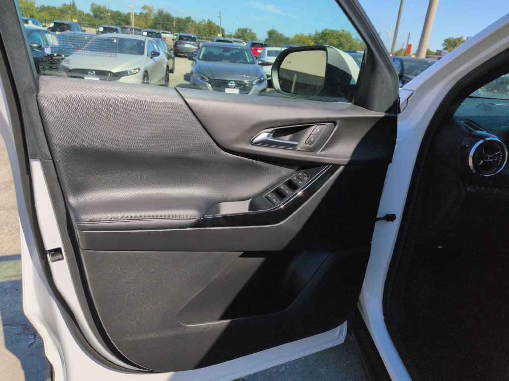 Used 2026 Chevrolet Equinox LT AWD/4WD image 9