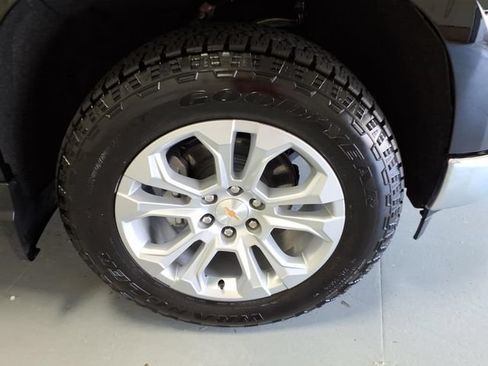Used 2025 Chevrolet Silverado 1500 LTZ AWD/4WD image 9