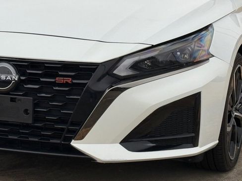 Used 2023 Nissan Altima 2.5 SR w/ SR Premium Package image 11