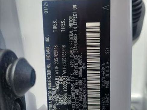 Certified 2024 Toyota Highlander XLE FWD image 38