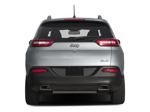 Used 2017 Jeep Cherokee Latitude w/ Cold Weather Group FWD image 8