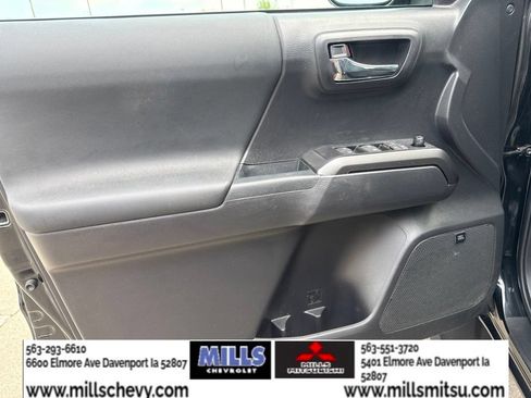 Used 2022 Toyota Tacoma TRD Sport w/ TRD Premium Sport Package AWD/4WD image 10