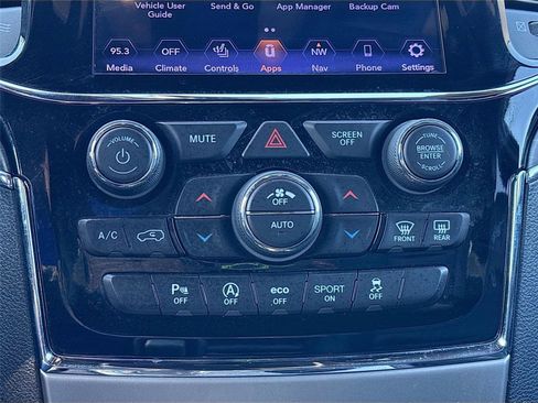 Used 2019 Jeep Grand Cherokee Limited image 17