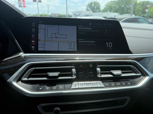 Used 2021 BMW X7 xDrive40i w/ M Sport Package AWD/4WD image 19