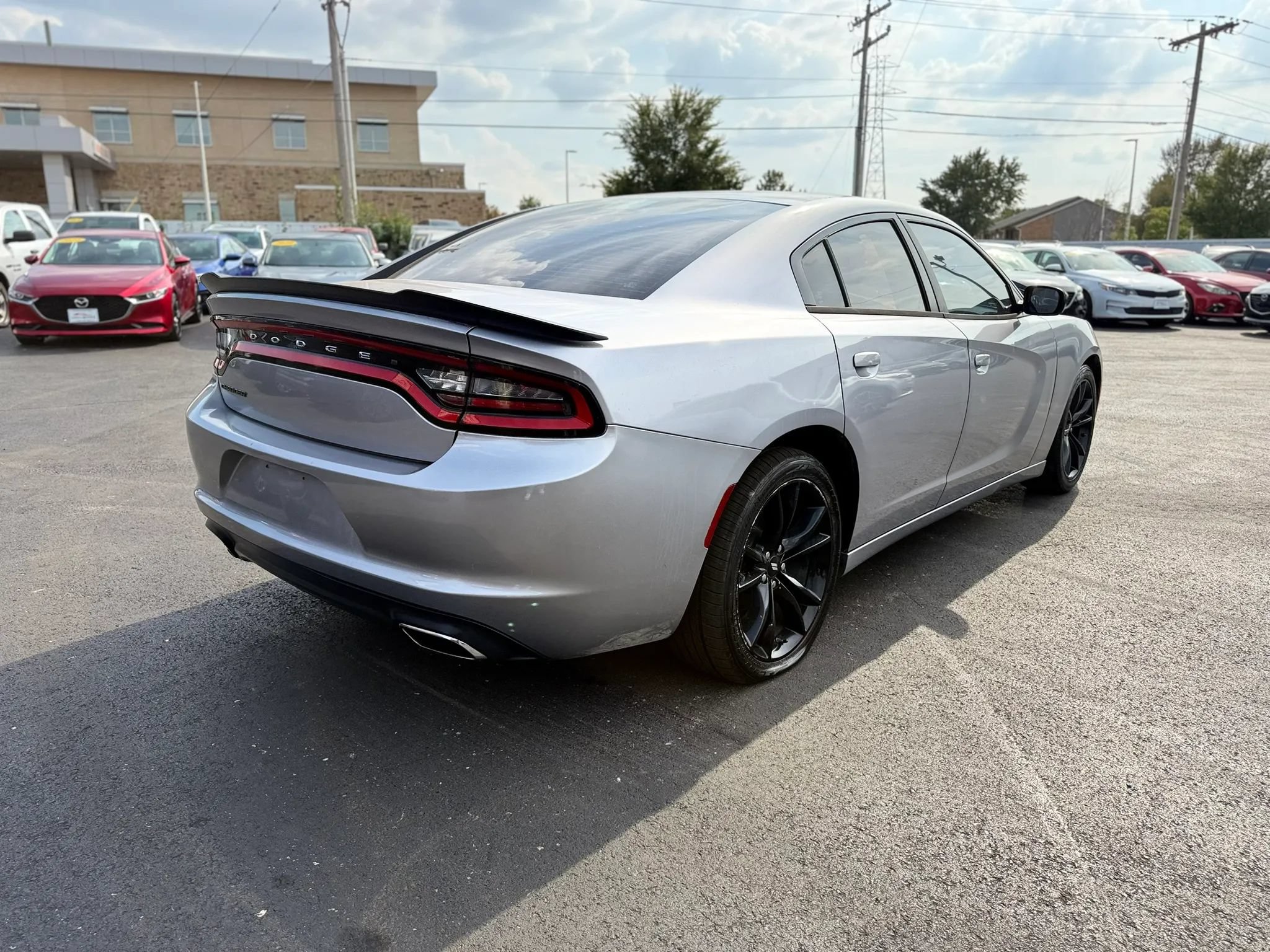 Used 2017 Dodge Charger SE w/ Blacktop Package RWD image 3