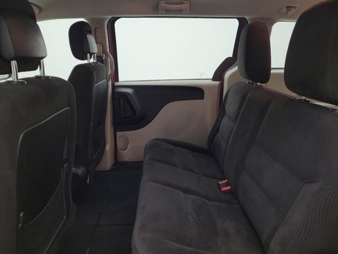 Used 2015 Dodge Grand Caravan American Value Package FWD image 18