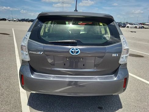 Used 2013 Toyota Prius V Five FWD image 4