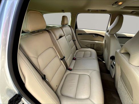 Used 2013 Volvo XC70 3.2 image 24