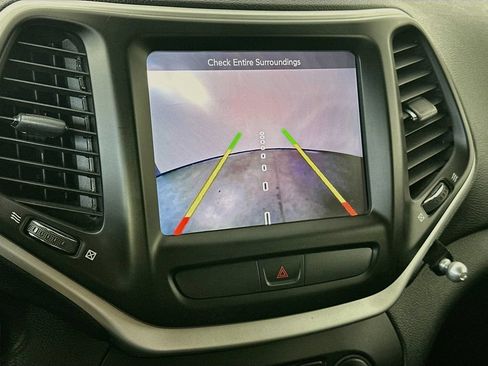Used 2015 Jeep Cherokee Trailhawk w/ Leather Interior Group AWD/4WD image 19