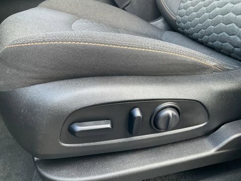 Used 2019 Chevrolet Equinox LT image 18