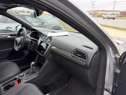 Used 2023 Volkswagen Tiguan SE R-Line image 68
