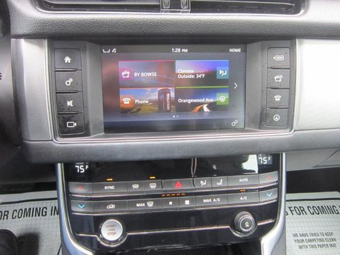 Used 2018 Jaguar XF Premium image 14