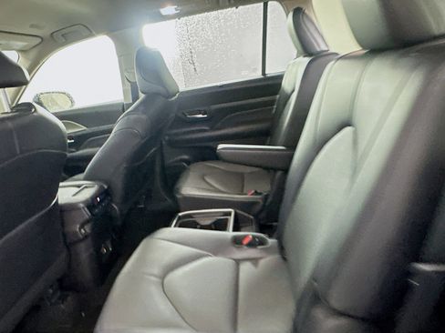 Used 2025 Toyota Grand Highlander XLE image 28