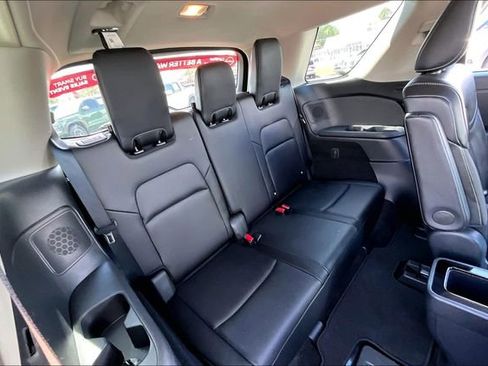 Certified 2025 Nissan Pathfinder SL w/ SL Premium Package image 33