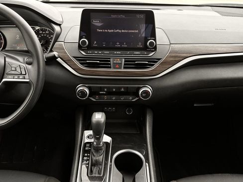 Used 2024 Nissan Altima 2.5 SV image 18