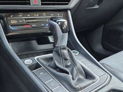 Used 2025 Volkswagen Jetta SE FWD image 11