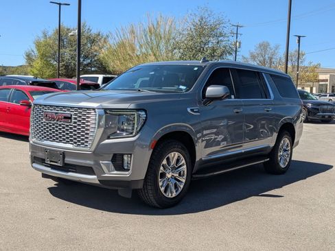 Used 2021 GMC Yukon XL Denali image 7