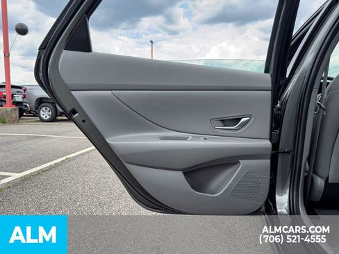 Used 2025 Hyundai Elantra SEL FWD image 11
