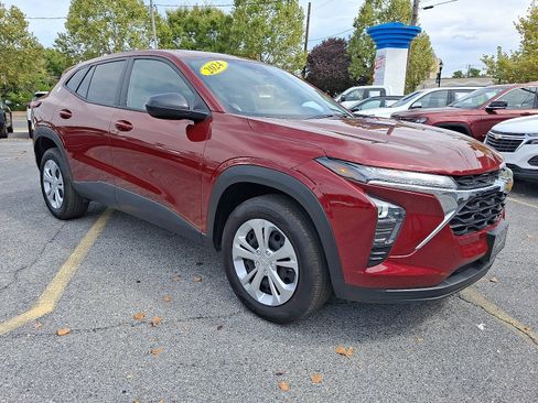 Used 2024 Chevrolet Trax LS image 7