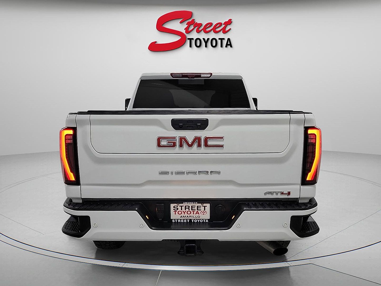 Used 2024 GMC Sierra 2500 AT4 w/ AT4 Premium Plus Package AWD/4WD image 3