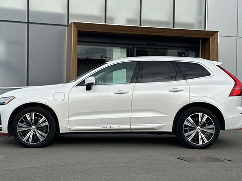 Used 2023 Volvo XC60 T8 Plus image 5