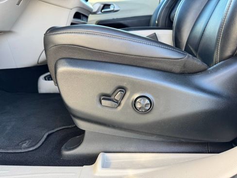 Used 2024 Chrysler Pacifica Select 4dr Mini Van image 15