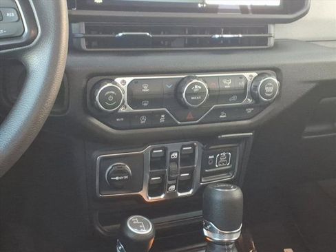 New 2026 Jeep Gladiator Sport image 9