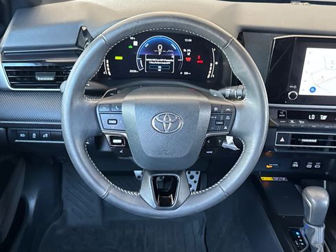 Used 2025 Toyota Camry SE FWD image 15