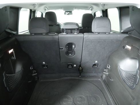 Used 2017 Jeep Renegade Latitude AWD/4WD image 17