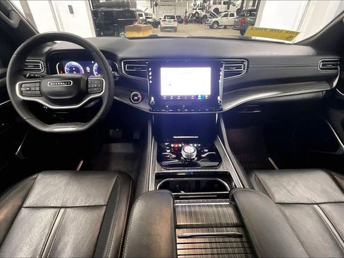 Used 2024 Jeep Wagoneer L Series III w/ Flexible Seating Group AWD/4WD image 22