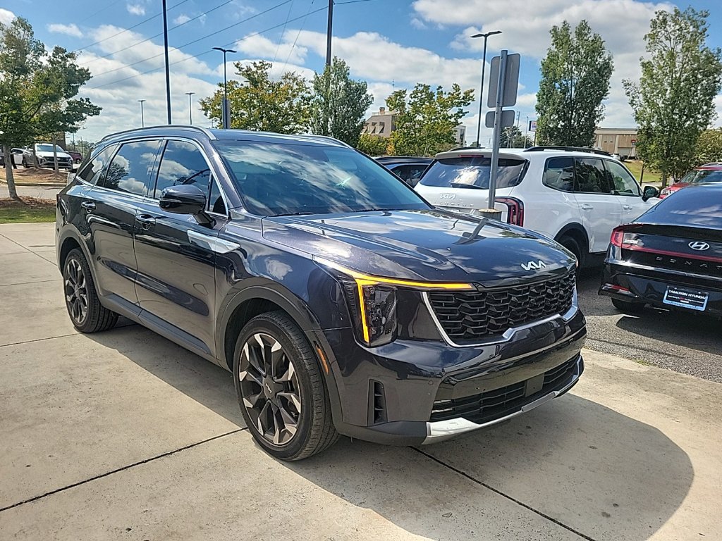 Used 2025 Kia Sorento EX FWD image 2