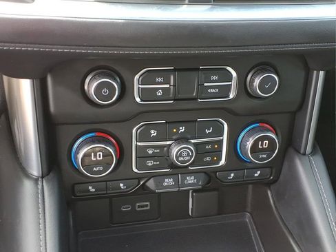 Used 2021 Chevrolet Tahoe Z71 image 19