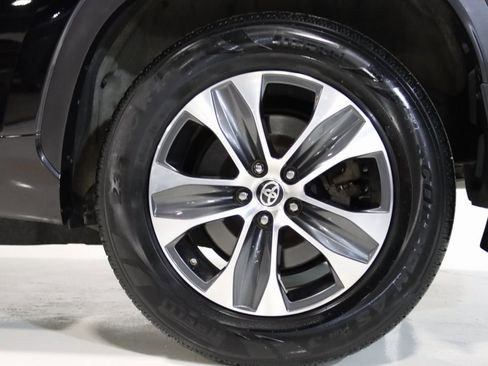 Used 2021 Toyota Highlander XLE image 75