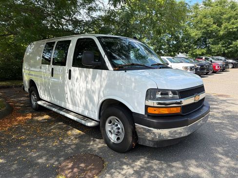 Used 2024 Chevrolet Express 2500 w/ Driver Convenience Package RWD image 5