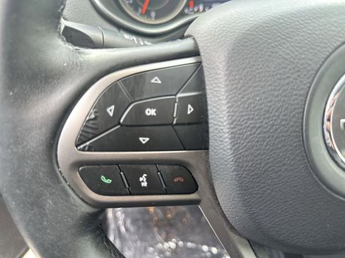 Used 2019 Jeep Cherokee Limited AWD/4WD image 24