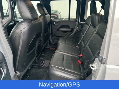 Used 2018 Jeep Wrangler Unlimited Sahara image 15