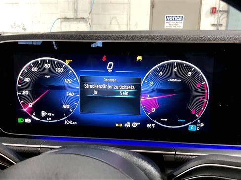 Used 2024 Mercedes-Benz GLE 350 4MATIC image 26