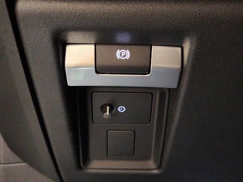New 2026 Land Rover Defender 110 V8 AWD/4WD image 22
