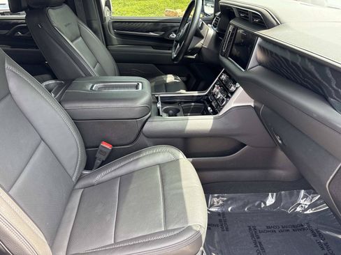 Used 2024 GMC Yukon XL Denali w/ Advanced Technology Package AWD/4WD image 35