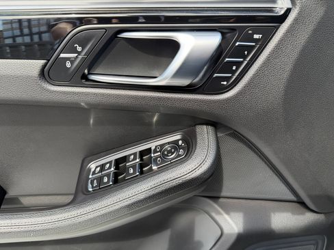Used 2018 Porsche Macan Sport Edition AWD/4WD image 32