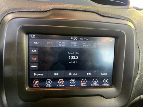 Used 2020 Jeep Renegade Latitude FWD image 13