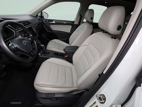 Used 2018 Volkswagen Tiguan SEL Premium image 10
