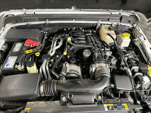 Used 2022 Jeep Gladiator Rubicon w/ Cold Weather Group AWD/4WD image 32