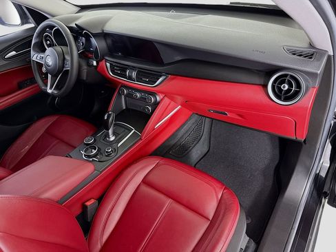 Used 2018 Alfa Romeo Stelvio AWD image 17