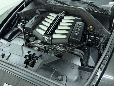 Used 2017 Rolls-Royce Dawn RWD image 45