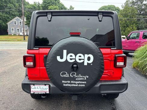 Used 2025 Jeep Wrangler Sport AWD/4WD image 5