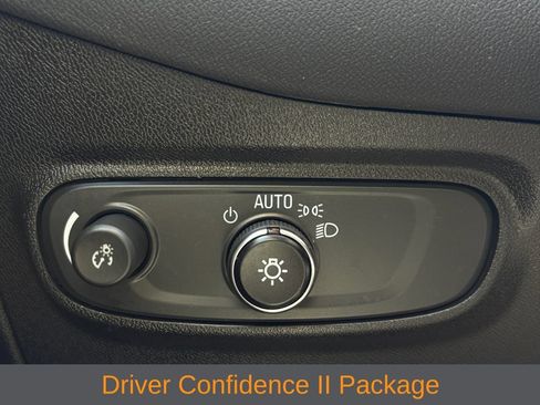 Used 2023 Chevrolet Equinox LT FWD image 3