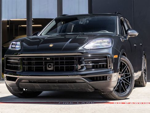 Used 2024 Porsche Cayenne S AWD/4WD image 1
