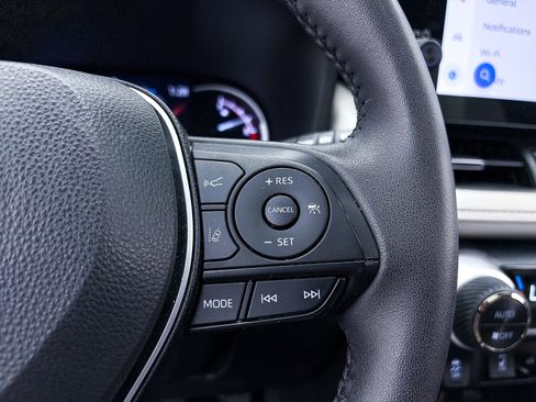 Used 2023 Toyota RAV4 XLE Premium image 34