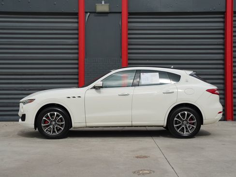 Used 2019 Maserati Levante AWD/4WD image 7